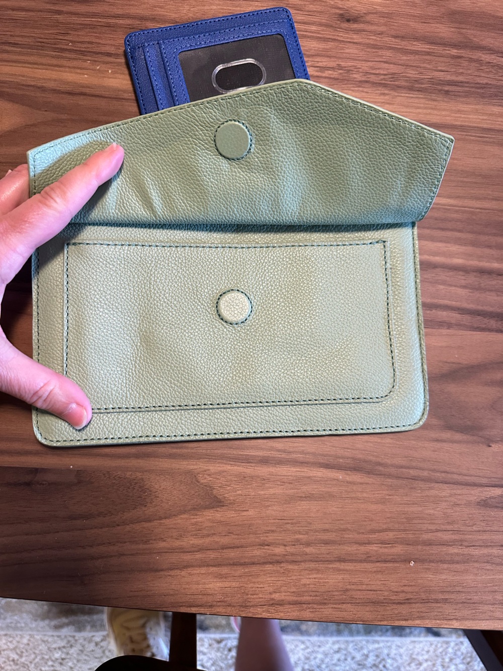 BOTKIER Cobble Hill M.C Leather Wristlet Clutch Wallet - Picture 4 of 8